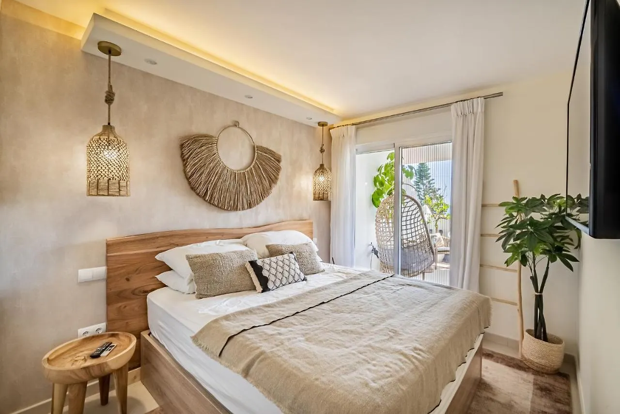 Luxury 2 Bedroom Beachfront Apt In Bali-Boho Style Sitio de Calahonda Appartement
