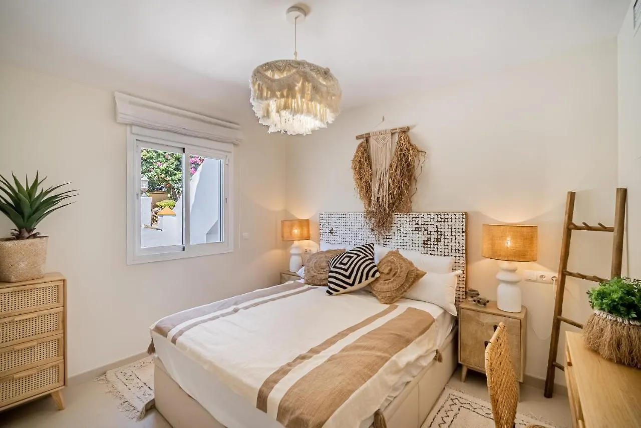 Luxury 2 Bedroom Beachfront Apt In Bali-Boho Style Sitio de Calahonda Apartment